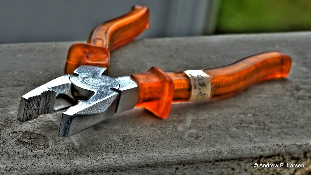 How to use pliers safely? Tool Box!