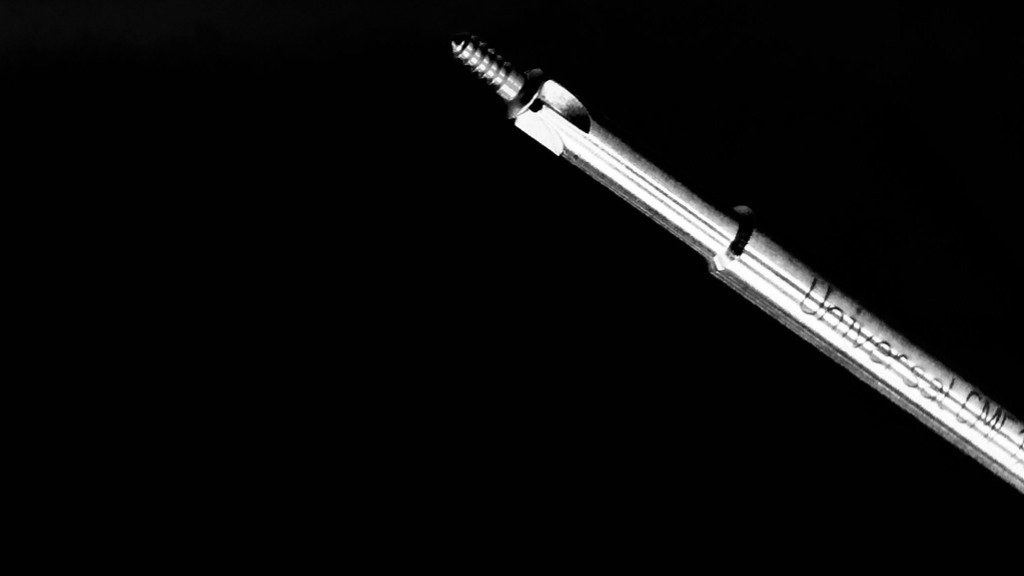 How do you make a screwdriver drink?