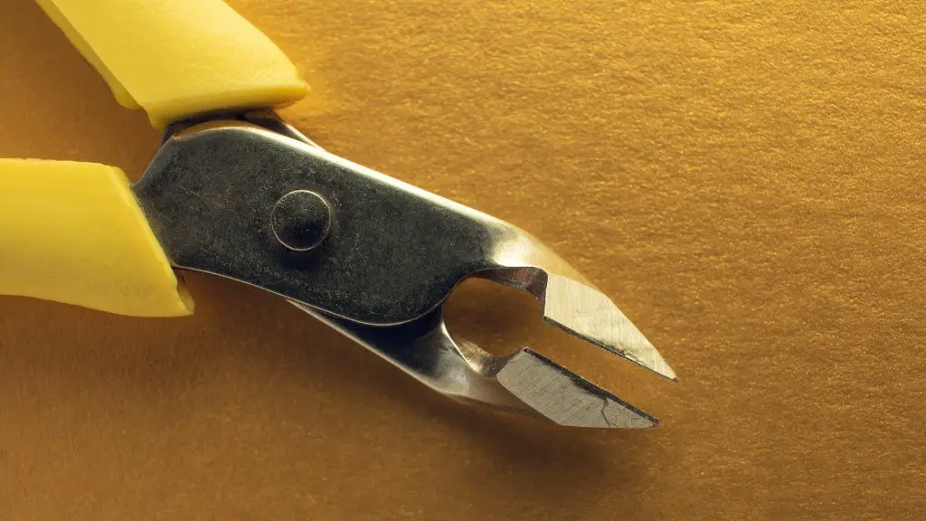 How to use hyper tough utility knife with blade?