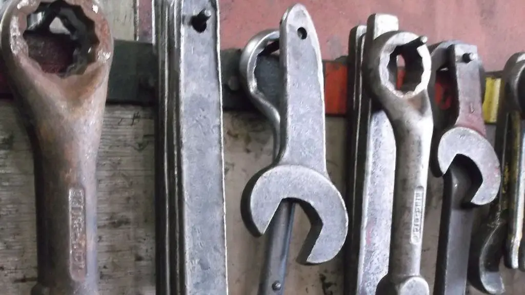 What to use instead of spanner wrench?