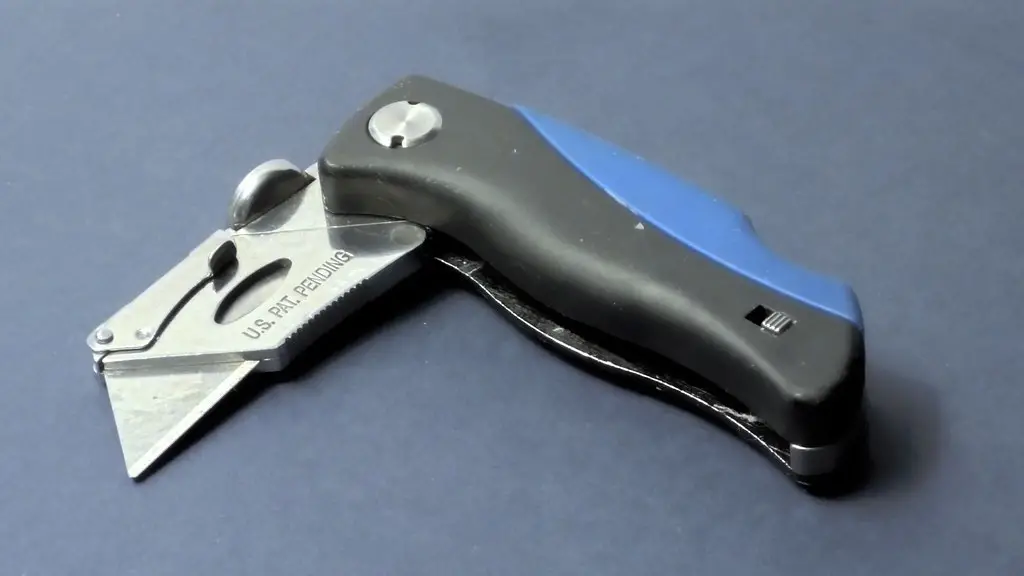 How to load a blade into a stanley utility knife?
