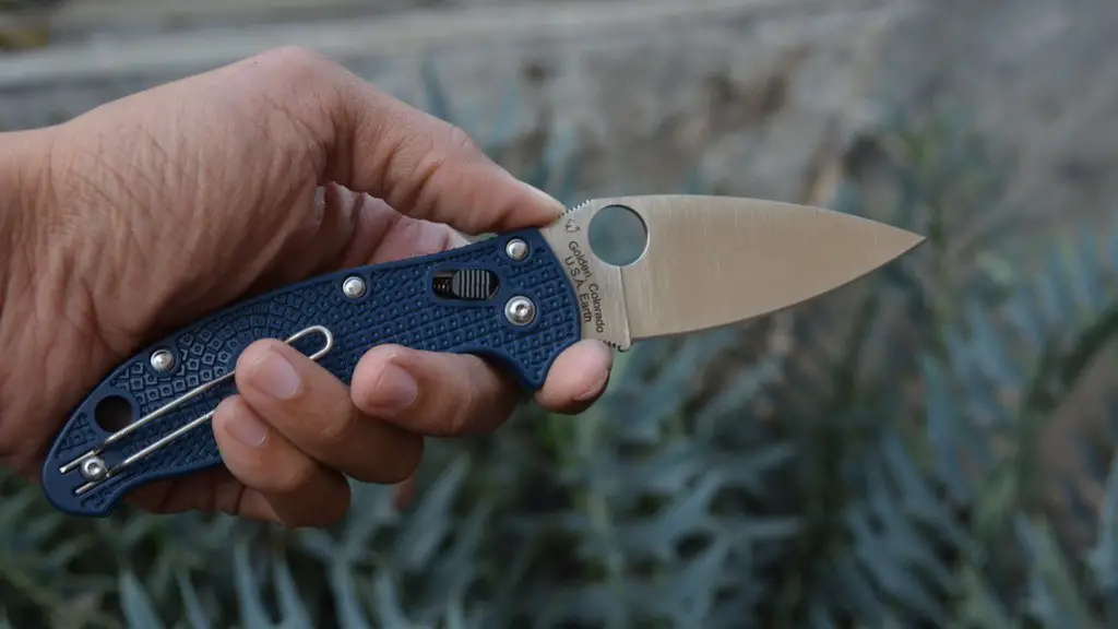 How to change blade in irwin folding utility knife?