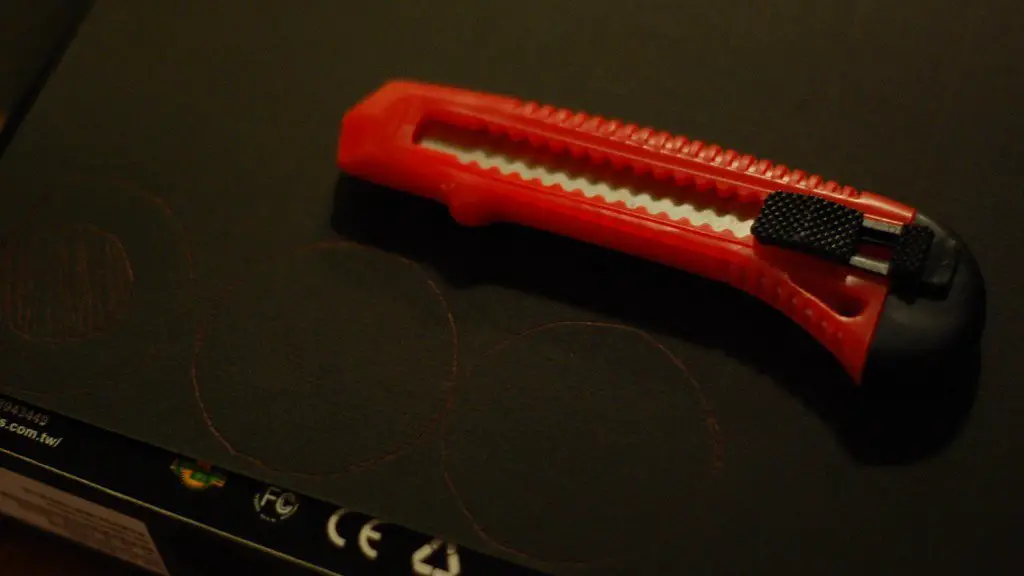 How to remove blade from kobalt utility knife?