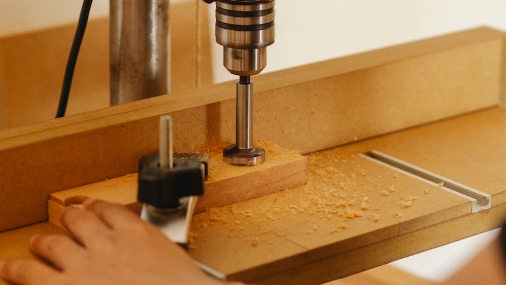 How to use a retractable utility knife?