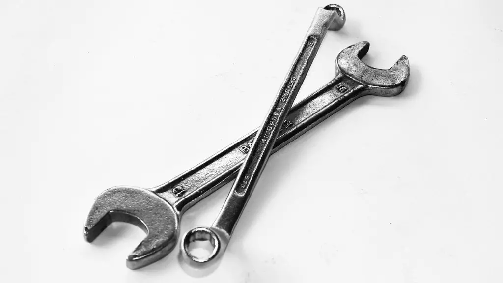 How to use a spanner correctly?