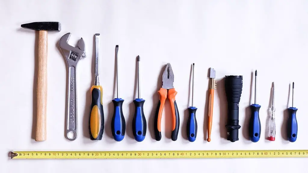 What is the difference between spanner and wrench?