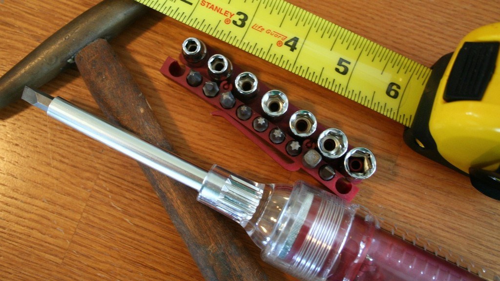 What screw size for utility knife?