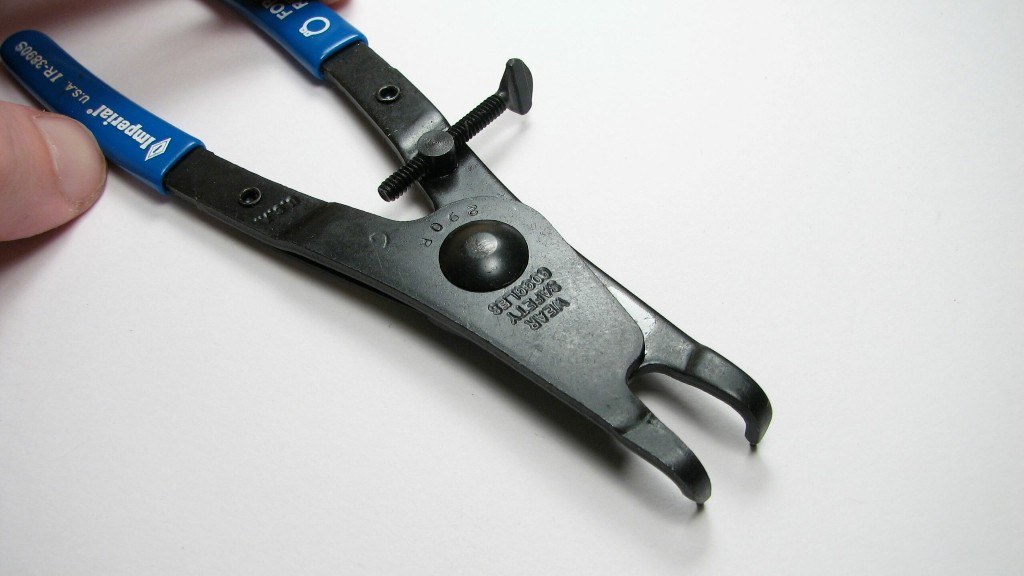 How to use snap button pliers?