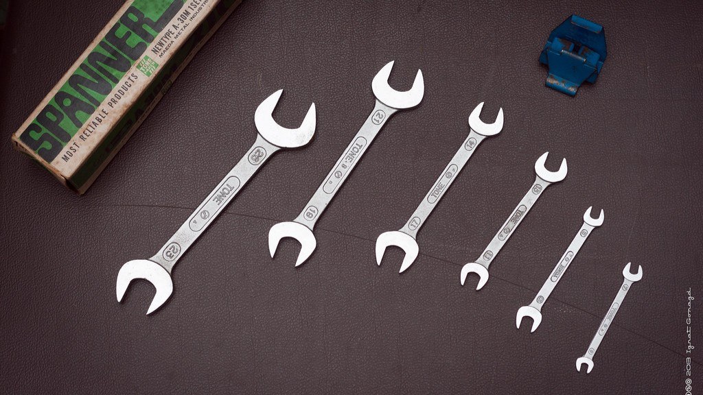 What can i use instead of a spanner wrench?