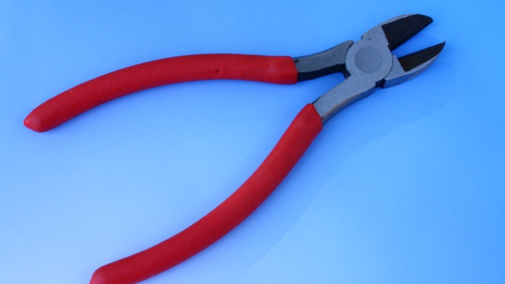 How to use o ring pliers?