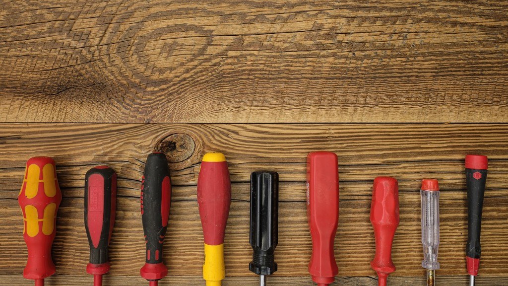 How do you use an electric screwdriver?