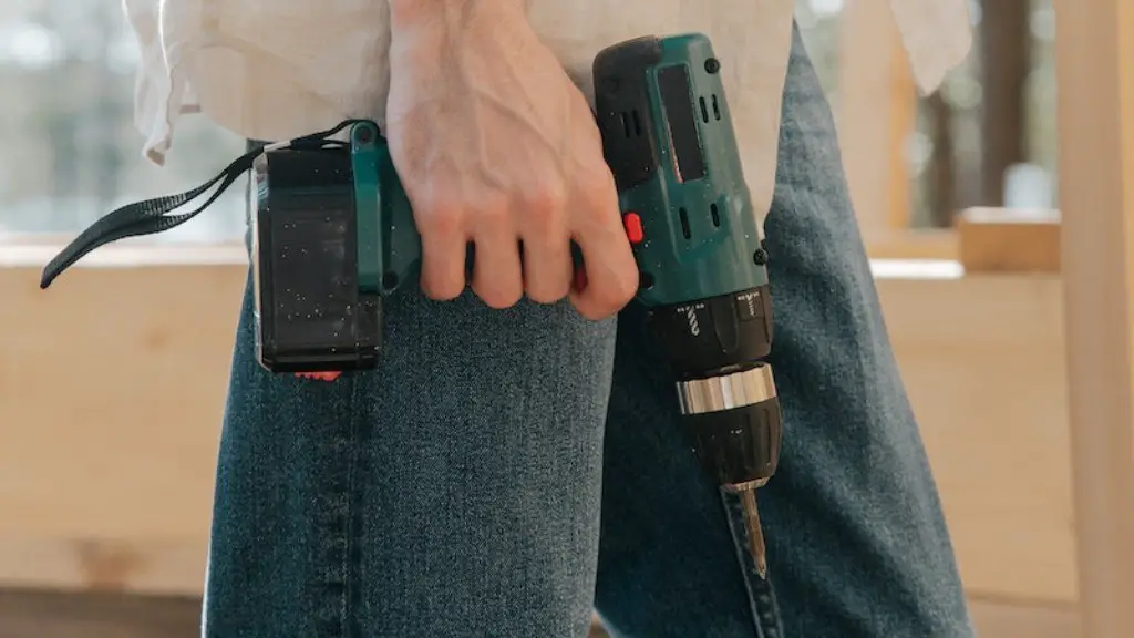 How do you make a screwdriver drink?
