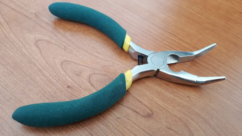 How to use plastic snaps without pliers?