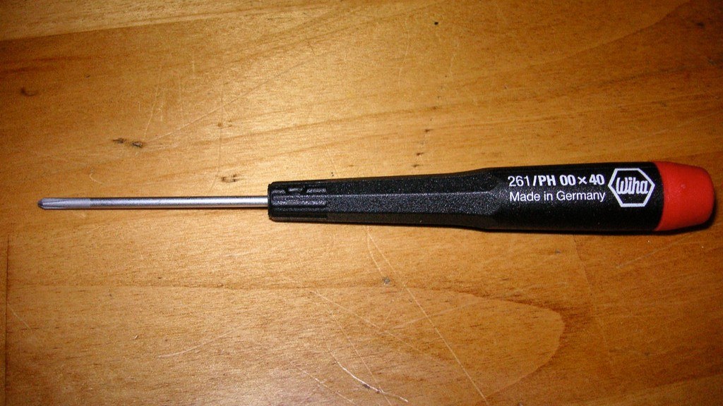 A flat head screwdriver?
