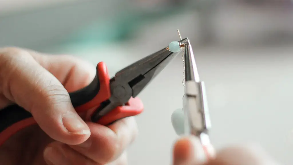 How to use diagonal cutting pliers?