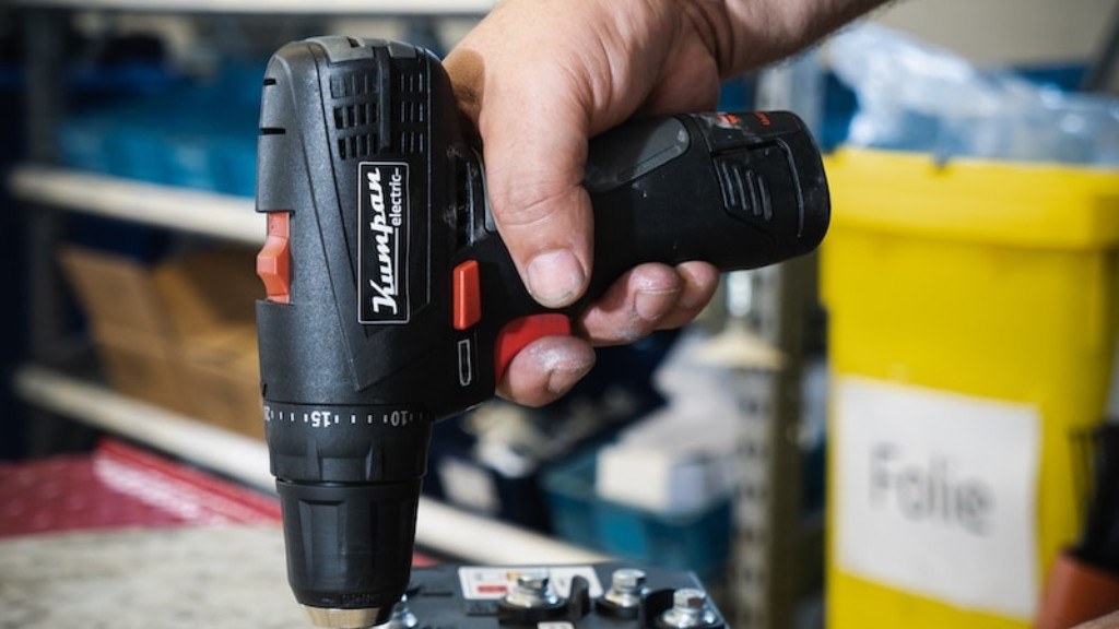 How to lubricate an electric drill?