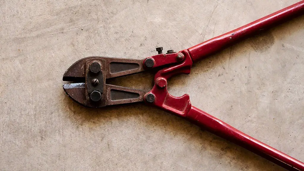 How to use snap ring pliers?