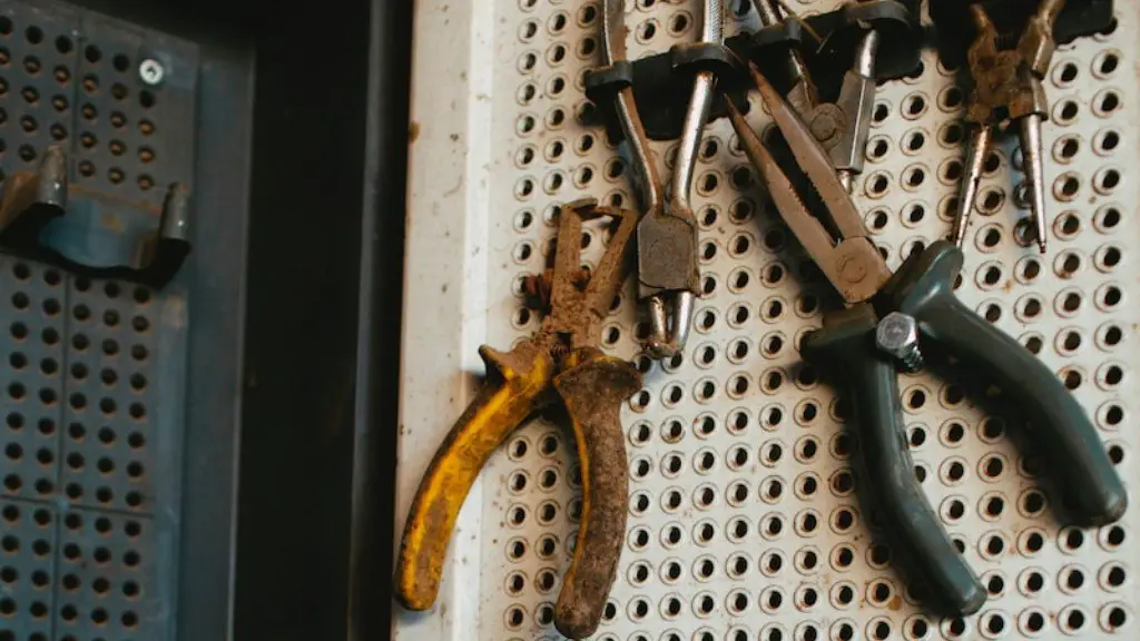 How to load stanley instant change utility knife?