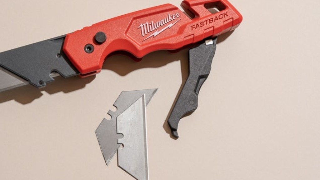 How to place the blade in a utility knife?