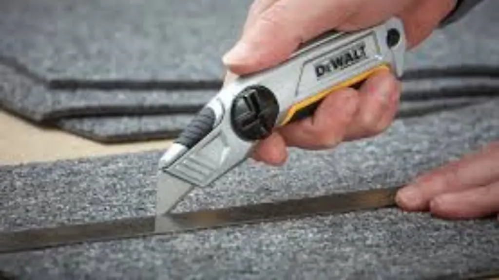 What is the definition of a utility knife?